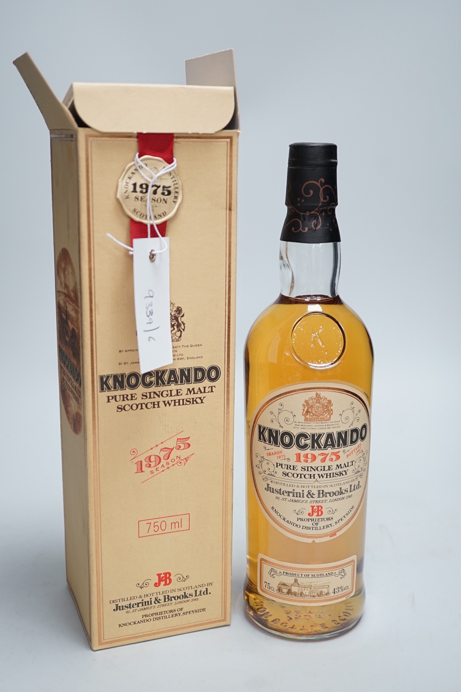 A boxed Knockando pure single malt whisky 1975